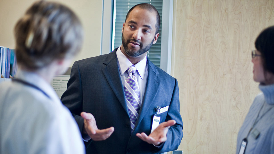 Nous travaillons aux c&ocirc;t&eacute;s de votre &eacute;quipe afin de mettre en place une strat&eacute;gie, les changements d&eacute;finis et effectuer le suivi des r&eacute;sultats