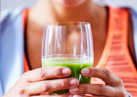 Faites des jus de fruits frais et des smoothies &agrave; la maison