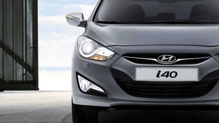 Vue rapproch&eacute;e d'une voiture