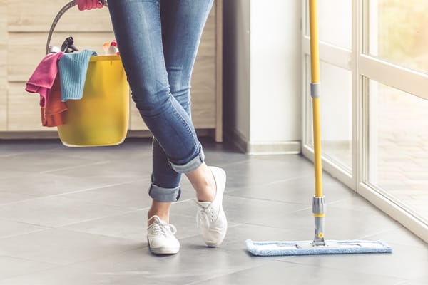 Nettoyer du carrelage en c&eacute;ramique