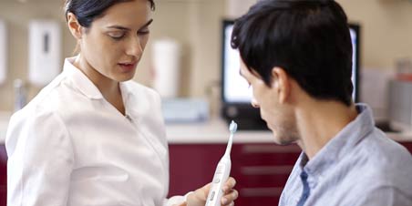 Beugel reinigen: tandenpoetsen met een beugel