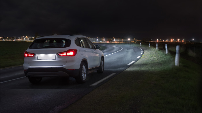 &eacute;met une lumi&egrave;re plus vive