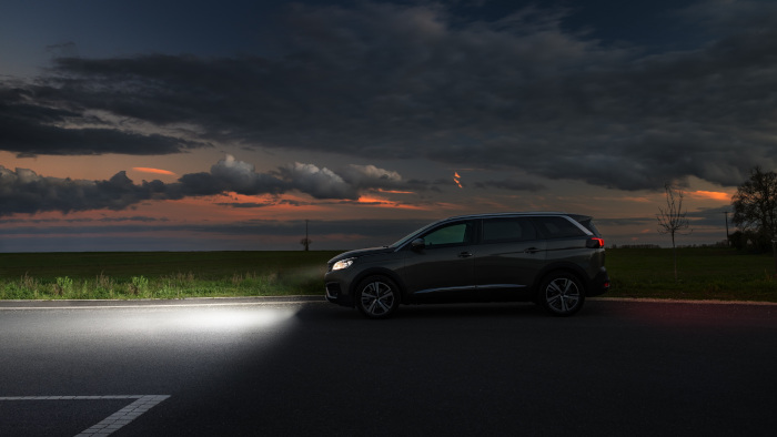 &eacute;met une lumi&egrave;re plus vive