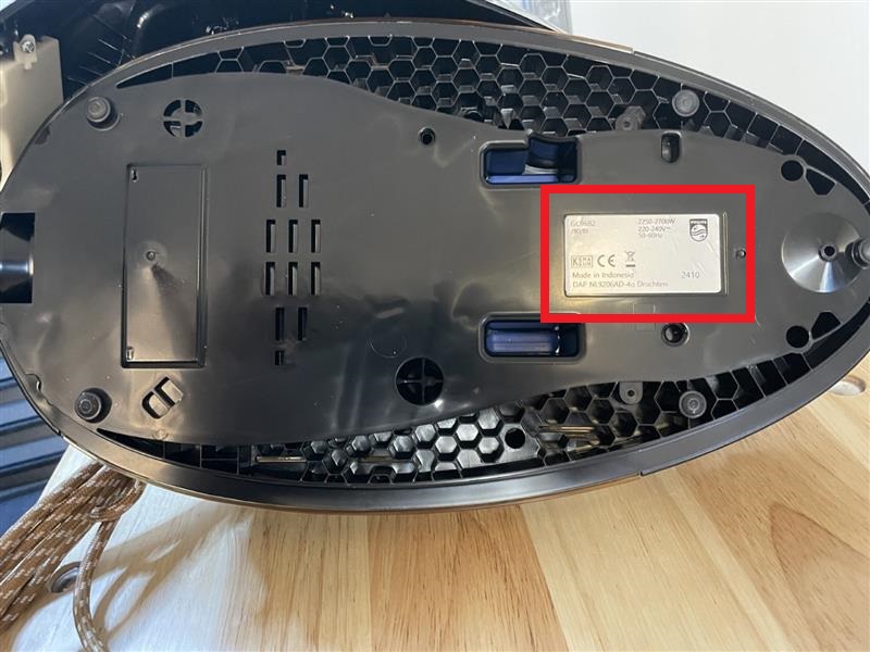 Stomerplaatje met het modelnummer en het codenummer van het product