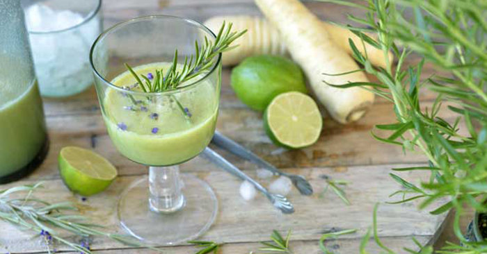 Smoothie au panais, fenouil et poires