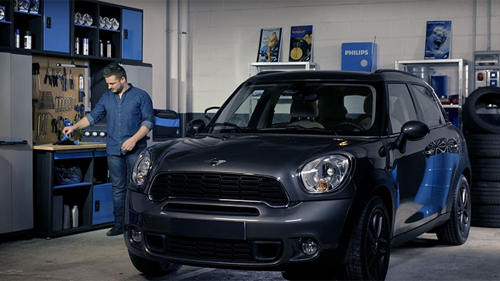 Comment remplacer des lampes pour &eacute;clairage avant sur votre Mini Cooper Countryman