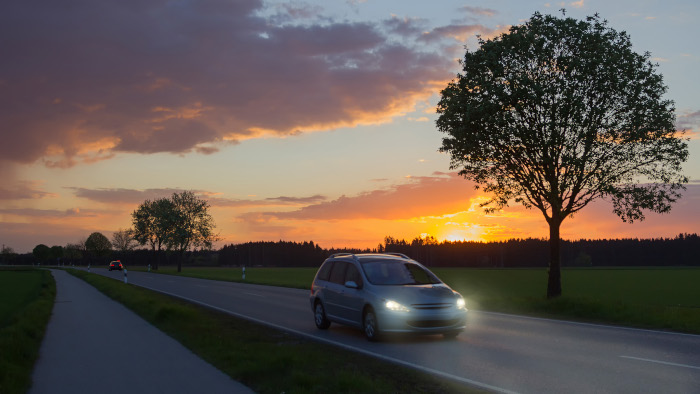 route au cr&eacute;puscule