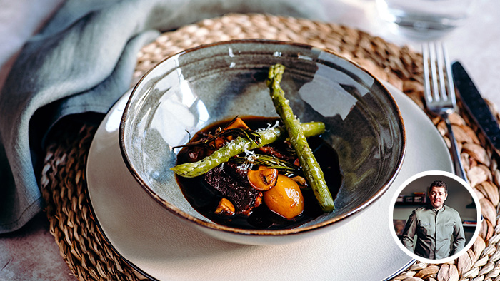 Kalfswang met fondantaardappelen en groene asperges